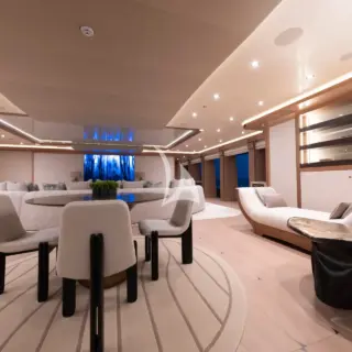 Upper Deck - TV Salon