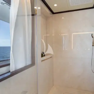 Master Her bathroom