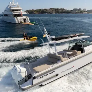TITIAN PEARL - with chase boat Axopar - 2024