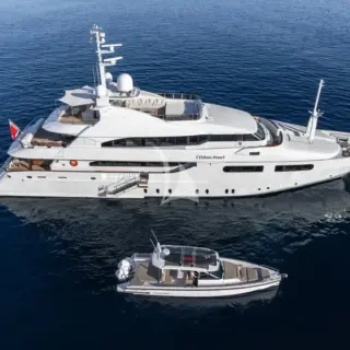 TITIAN PEARL - with chase boat Axopar - 2024