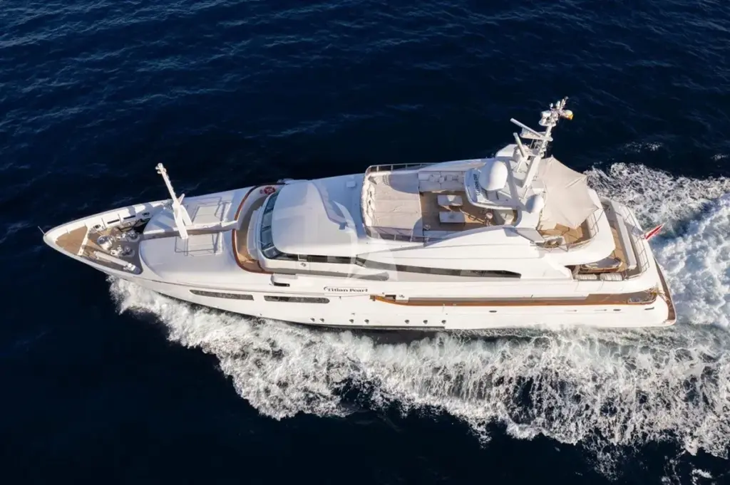 TITIAN PEARL - Running Shot - 2024