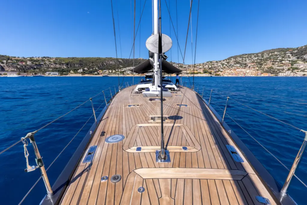 S/Y YCH2 Deck