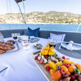 S/Y YCH2 Dining