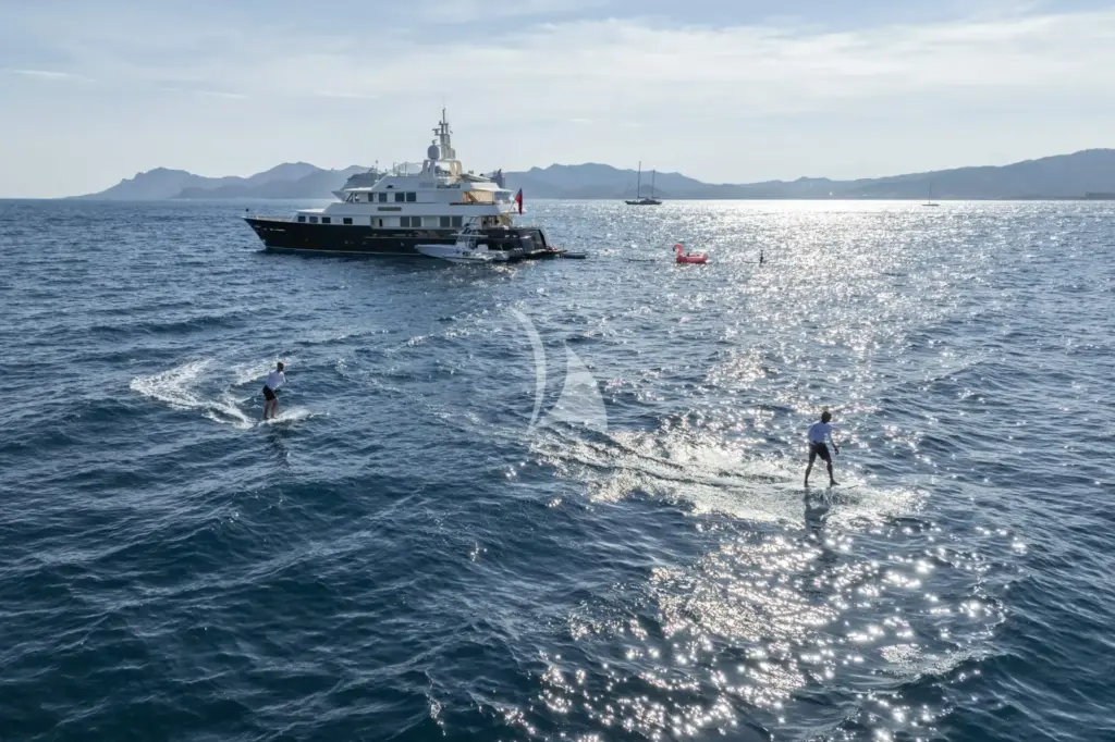 FABULOUS CHARACTER - Image 3