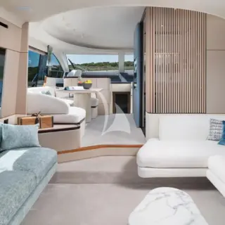 Main deck -Salon
