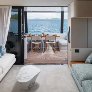 Main deck -Salon