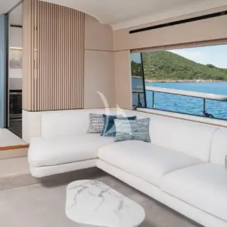 Main deck -Salon