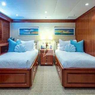 Twin guest cabin below
