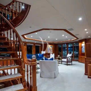 Main salon view aft
