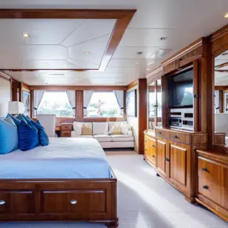 Primary cabin main deck forward