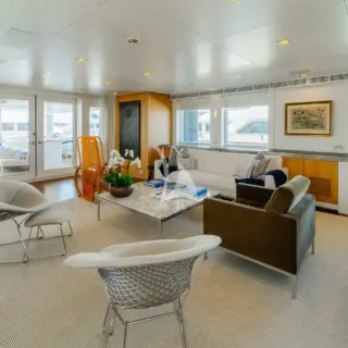 Mani Salon