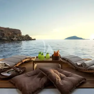 The spacious see through Beach Club with 2 large opening platforms on the sides and a door leading to the stern platfrom offers endless hours of fun and relaxation by the sea