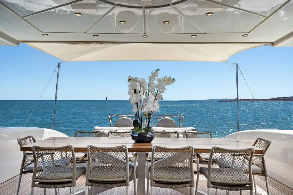 MRS GREY - aft dining