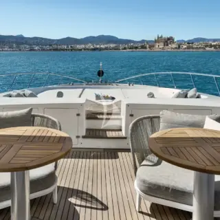 MRS GREY - foredeck