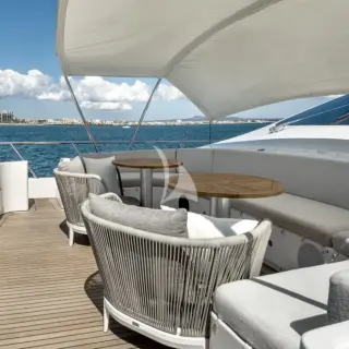 MRS GREY - foredeck seating