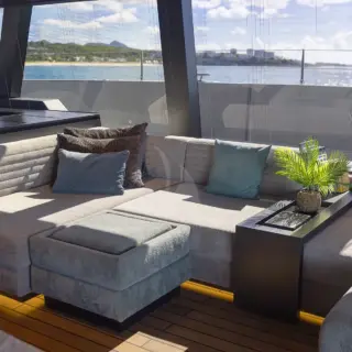 SHADES OF GREY - SALON Detail