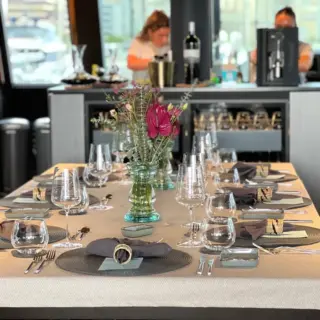 SALON DINING