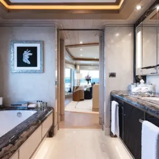Master bathroom en suite