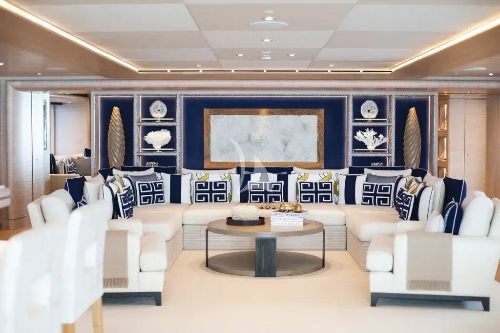 STARBURST IV - Main deck lounge