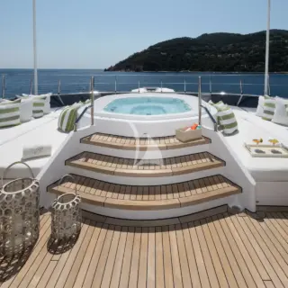Sundeck Jacuzzi