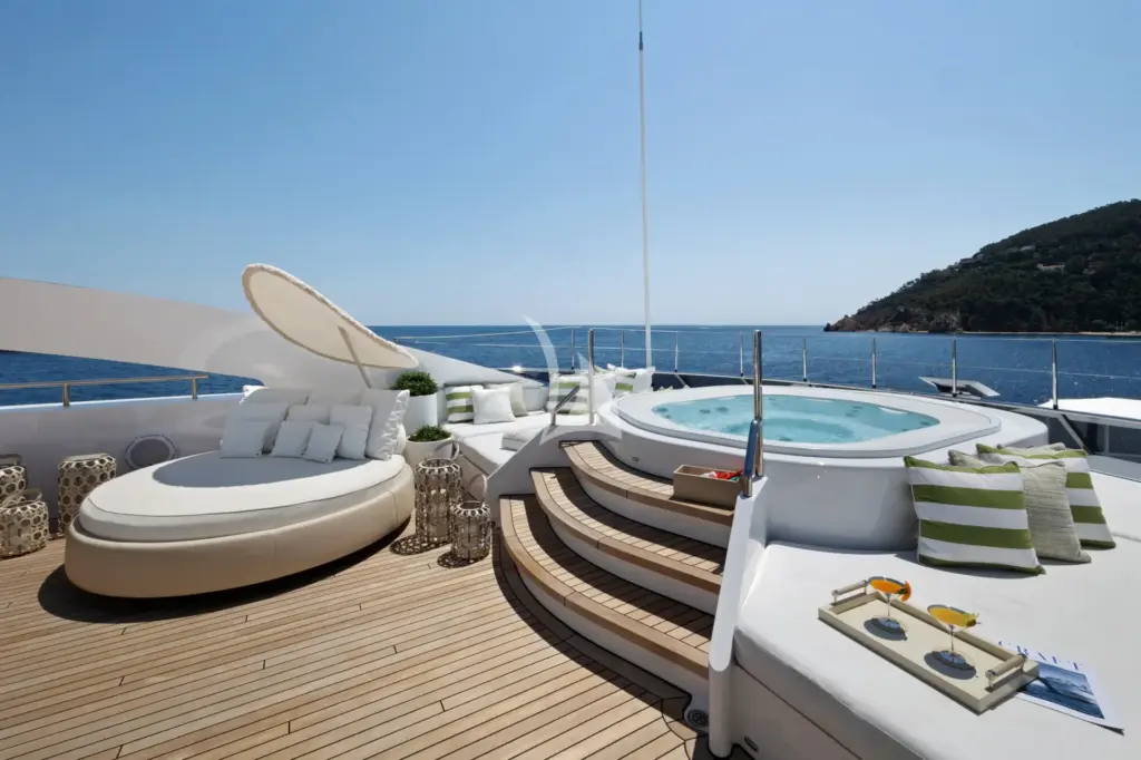 ALTAIR - Sundeck Forward