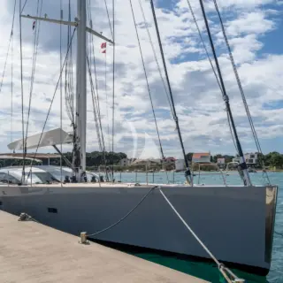 J SEVEN - Image 13