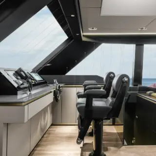 Helm station