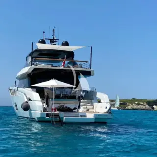 Aft view of hidden crane and hydraulic swim platform