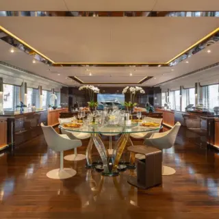 Main deck lounge dining
