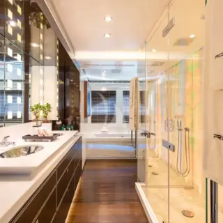 Master bathroom en suite