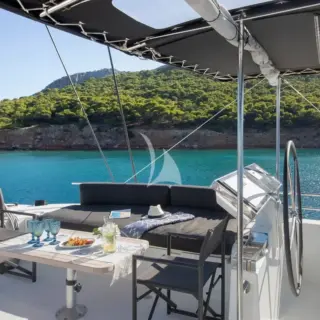 Bow area and Flybridge