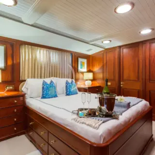 Lady J Guest Queen Stateroom