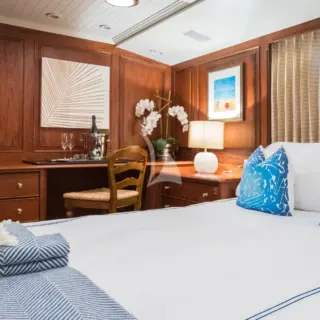 Lady J Queen Guest Stateroom