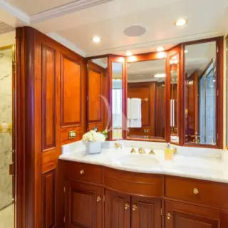 Lady J Master Ensuite with tub and separate shower