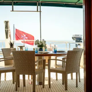 Motor Yacht Voyager - Upper aft dining