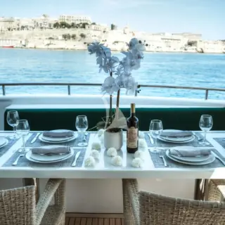 Motor Yacht Voyager - Aft deck dining