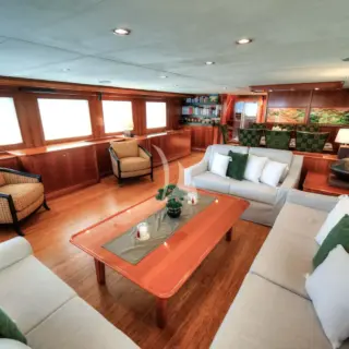 Motor Yacht Voyager - Main Salon