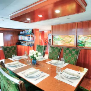 Motor Yacht Voyager - Main Salon Dining