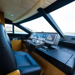 Helm station