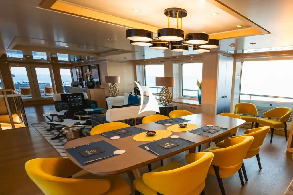 NOMAD - Main deck dining
