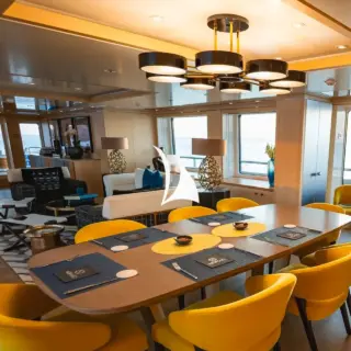 Main deck dining