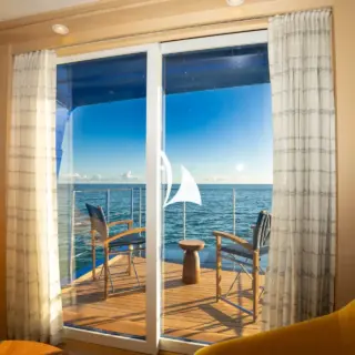 NOMAD - Master suite private fold-out balcony