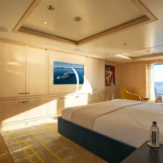 NOMAD - Master suite with fold-out balcony