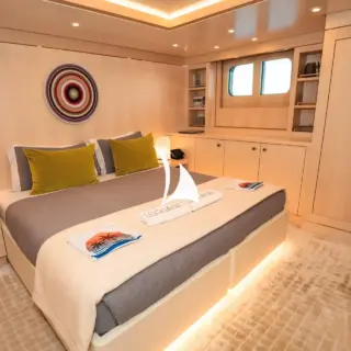 Lower deck double/twin cabin