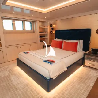 Lower deck cabin
