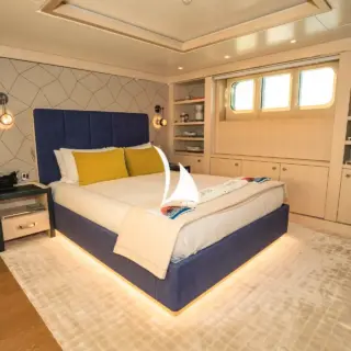 Lower deck cabin