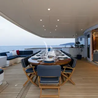 Main deck aft