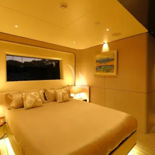 LOVE T - Guest Stateroom