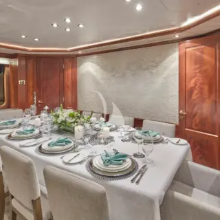 Dining salon