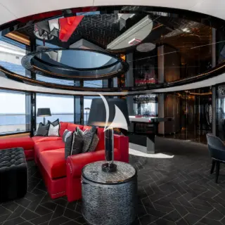 Master Suite Office/Salon